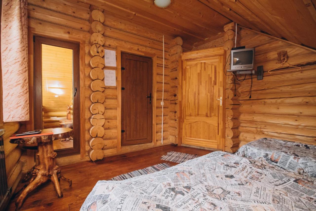 Villa Садиба Віват à Oryavchyk Extérieur photo