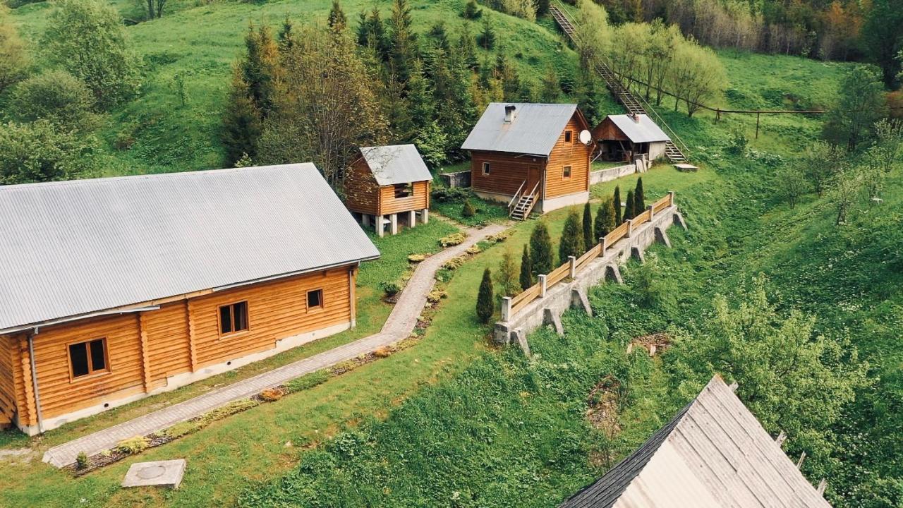 Villa Садиба Віват à Oryavchyk Extérieur photo