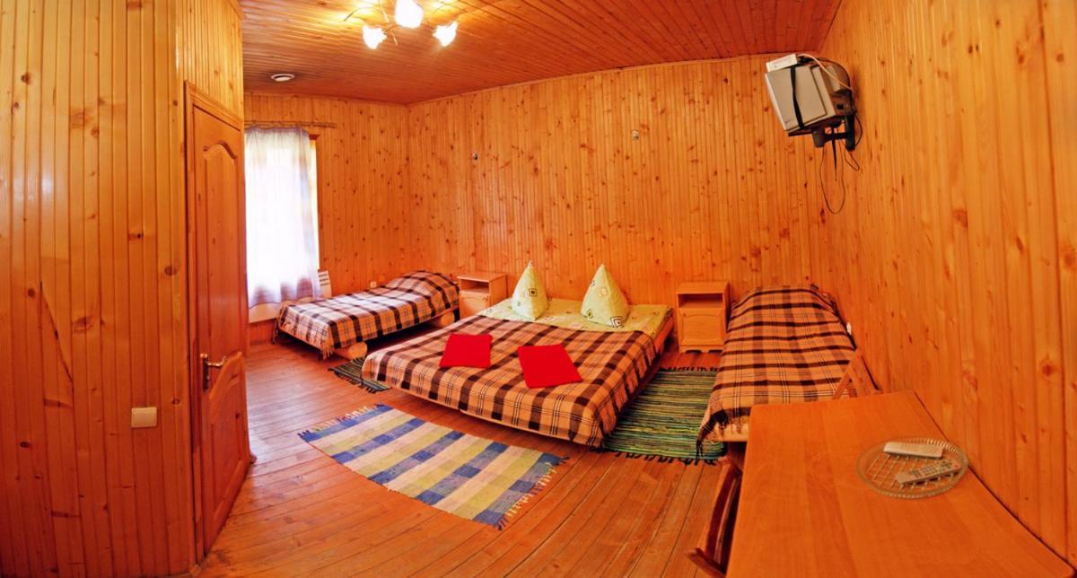 Villa Садиба Віват à Oryavchyk Extérieur photo