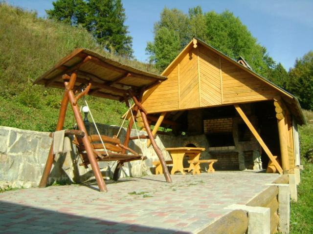 Villa Садиба Віват à Oryavchyk Extérieur photo