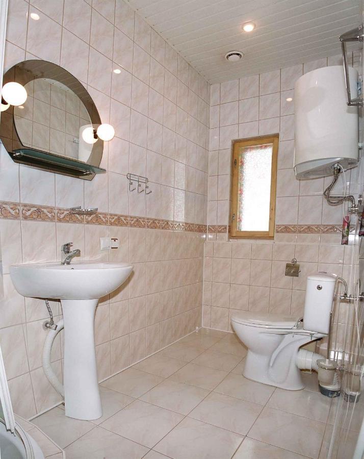 Villa Садиба Віват à Oryavchyk Extérieur photo